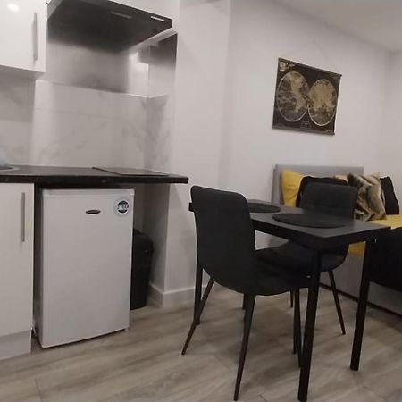 Stylish Home From Home 奥平顿 外观 照片