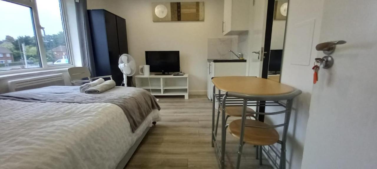 Stylish Home From Home 奥平顿 外观 照片